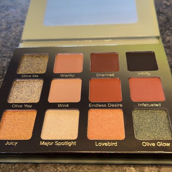 Violet Voss Olive You Forever eye shadow palette 12 shades shimmer+matte - Picture 7 of 8
